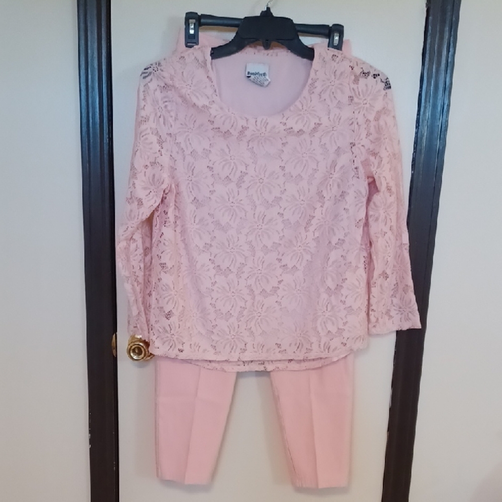 BonWorth Light Pink Lace Top And Matching Soft Capri Pants